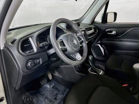 Used 2023 Jeep Renegade Latitude AWD/4WD image 9