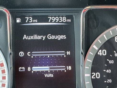 Used 2018 Nissan Titan SV image 32