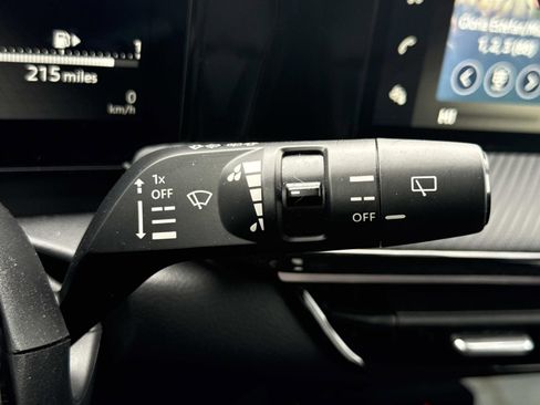 Certified 2025 Nissan Kicks SR image 16