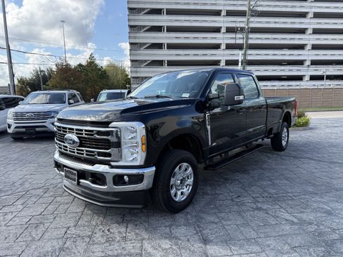 Used 2024 Ford F250 XLT image 3