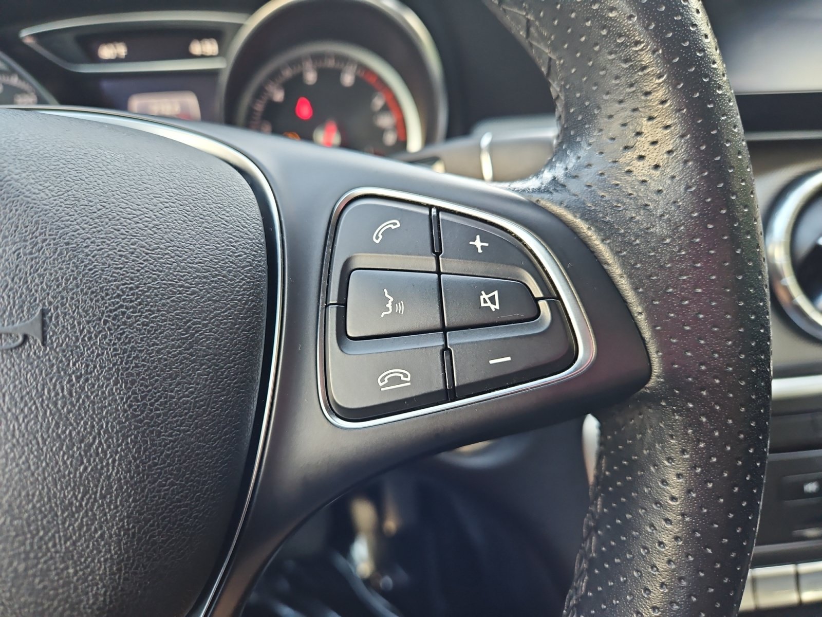 Used 2019 Mercedes-Benz CLA 250 4MATIC image 24