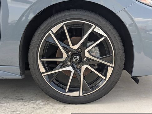 Used 2025 Nissan Sentra SR w/ SR Premium Package FWD image 12