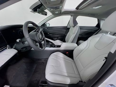 New 2025 Hyundai Elantra Limited image 20