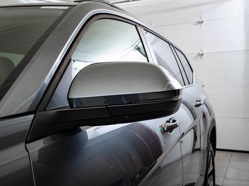 Used 2024 Volkswagen Atlas SE image 16