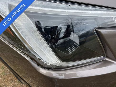 Used 2023 Subaru Forester Touring image 9