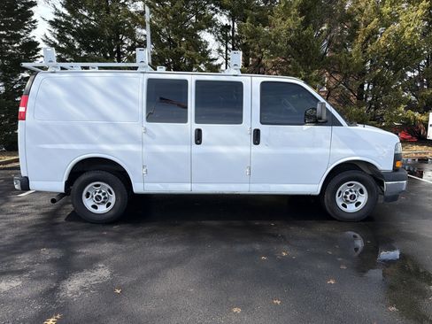 Used 2021 GMC Savana 2500 w/ Driver Convenience Package image 11
