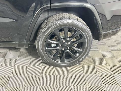 Used 2022 Jeep Grand Cherokee Laredo X image 32