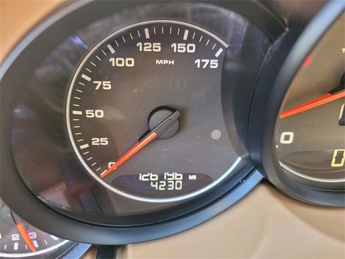 Used 2017 Porsche Cayenne Platinum Edition image 33