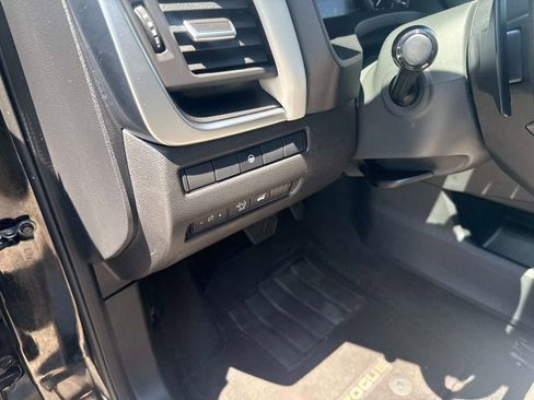 Used 2025 Nissan Rogue SV AWD/4WD image 22