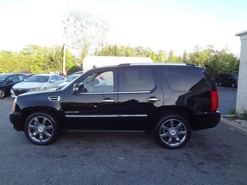 Used 2011 Cadillac Escalade Premium image 9