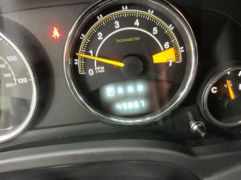 Used 2017 Jeep Compass Latitude FWD image 12