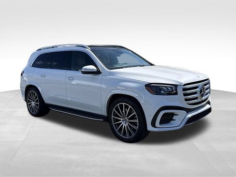 Used 2025 Mercedes-Benz GLS 580 4MATIC image 3