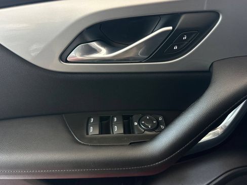 Used 2019 Chevrolet Blazer LT FWD image 11
