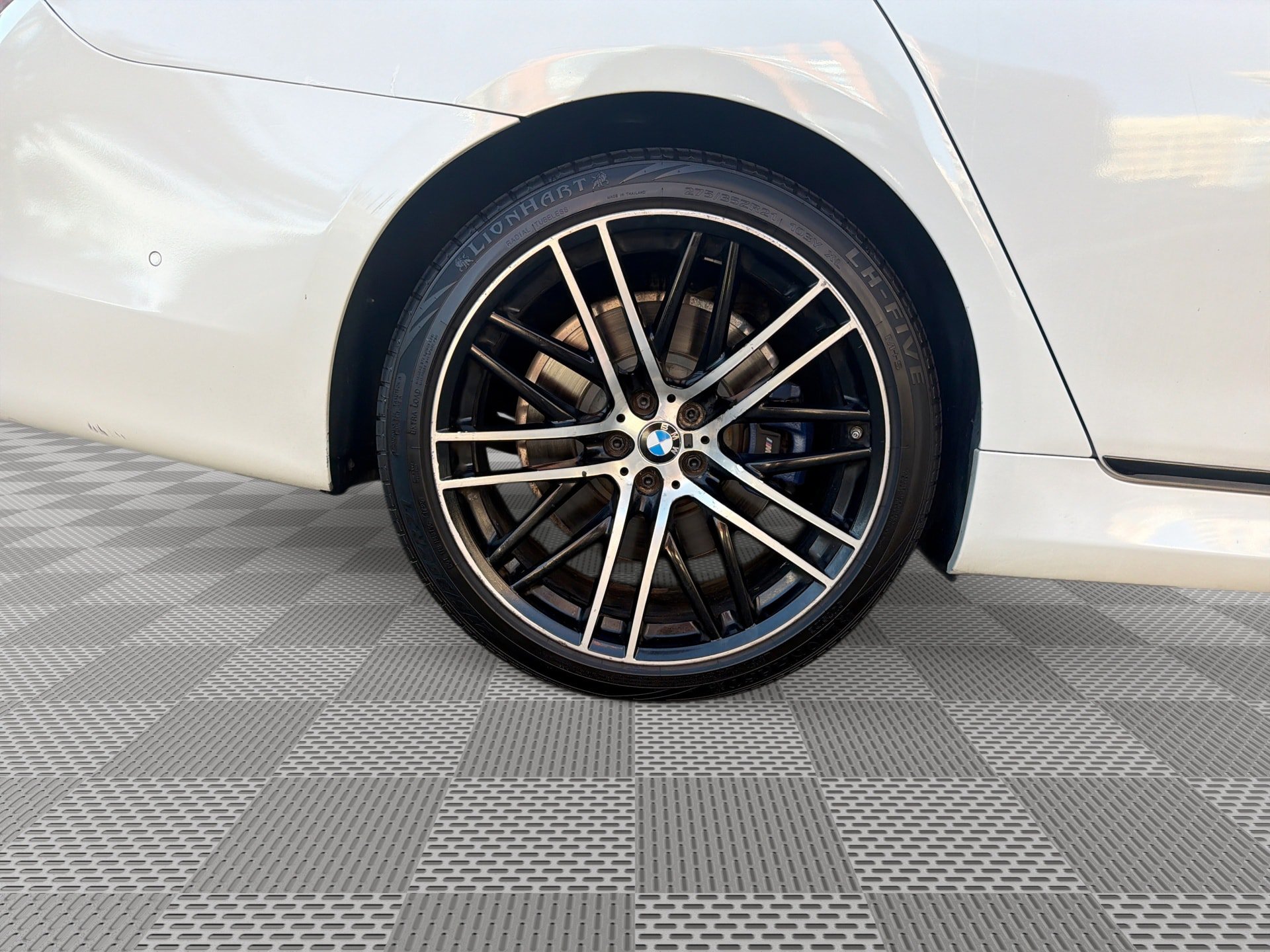Used 2018 BMW 750i w/ Executive Package RWD image 30