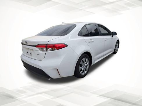 Used 2024 Toyota Corolla LE image 2