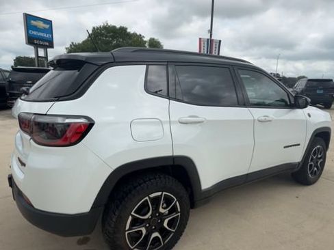 Used 2025 Jeep Compass Trailhawk w/ Trailer Tow Group AWD/4WD image 8