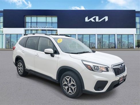 Used 2020 Subaru Forester Premium image 2