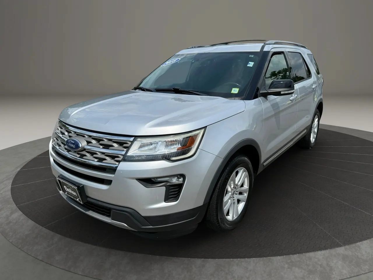 Used 2018 Ford Explorer XLT w/ Equipment Group 201A AWD/4WD image 13