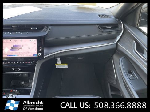 New 2026 Jeep Grand Cherokee Limited image 17