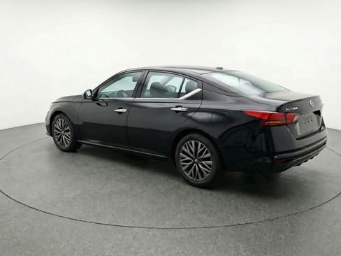 Used 2025 Nissan Altima 2.5 SV FWD image 6