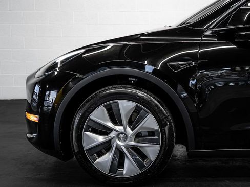 Used 2023 Tesla Model Y Long Range image 12