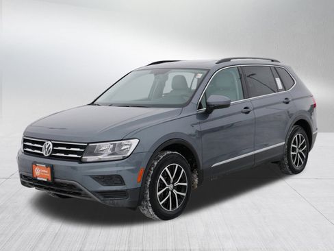 Certified 2021 Volkswagen Tiguan SE w/ Panoramic Sunroof Package image 3