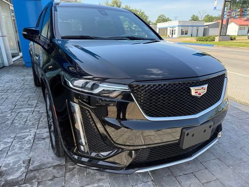 Certified 2024 Cadillac XT6 Sport w/ Technology Package AWD/4WD image 4