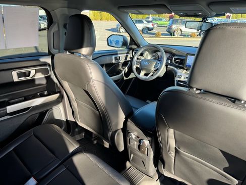 Certified 2022 Ford Explorer XLT w/ Equipment Group 202A image 19