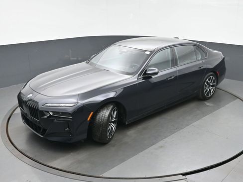 Used 2023 BMW 760i xDrive w/ Executive Package AWD/4WD image 37