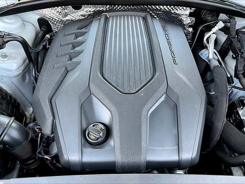 Used 2025 Porsche Macan image 63
