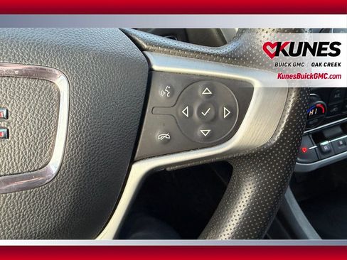 Used 2023 GMC Acadia SLE image 15