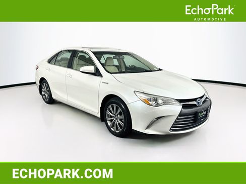 Used 2017 Toyota Camry XLE w/ Moonroof Package FWD image 1