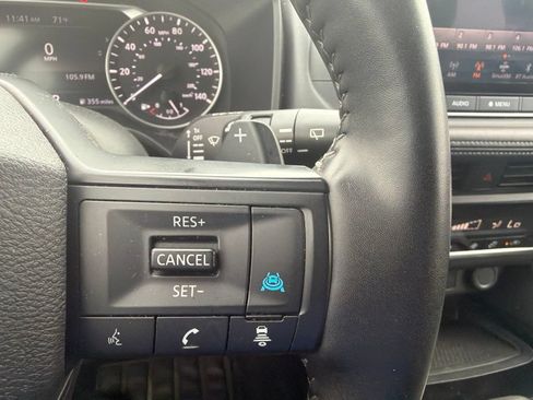 Used 2025 Nissan Rogue SV AWD/4WD image 29