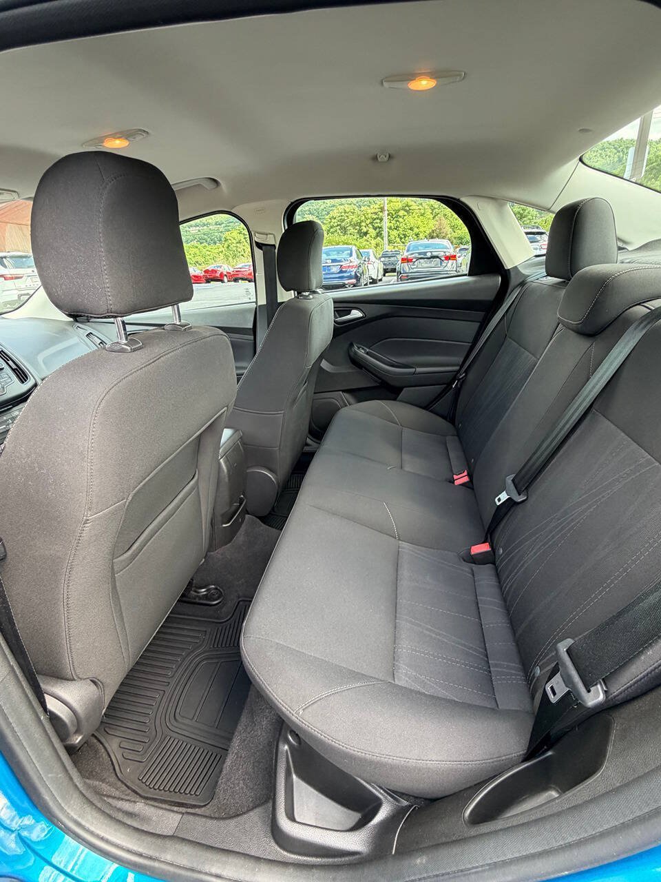 Used 2016 Ford Focus SE w/ SE Cold Weather Package FWD image 10