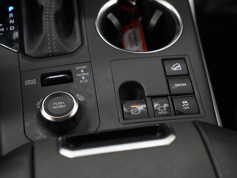 Used 2025 Toyota Highlander XSE AWD/4WD image 23