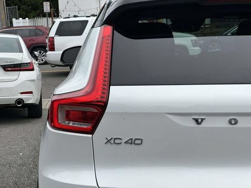 Used 2019 Volvo XC40 T5 R-Design AWD/4WD image 13