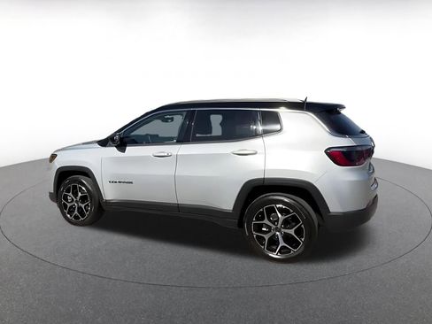 Used 2025 Jeep Compass Limited AWD/4WD image 9