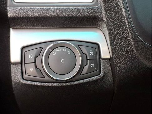 Used 2017 Ford Explorer XLT FWD image 17