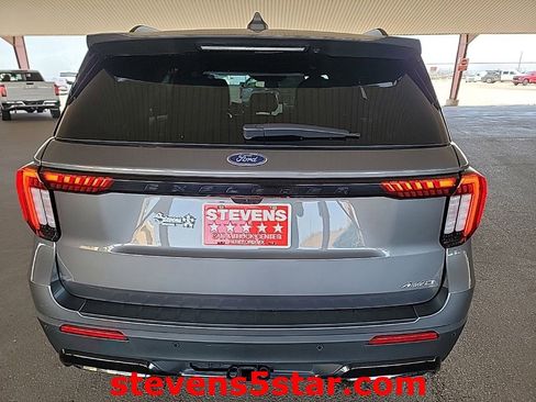 Used 2025 Ford Explorer ST-Line w/ ST-Line Street Pack AWD/4WD image 8