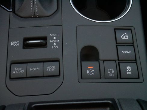 Certified 2026 Toyota Highlander XLE image 25