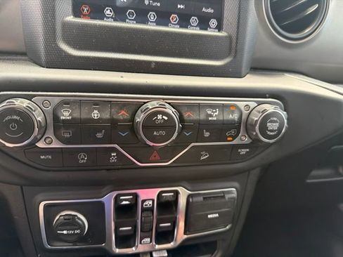 Used 2019 Jeep Wrangler Unlimited Sport S AWD/4WD image 16
