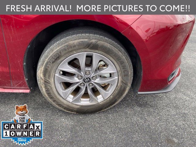 Used 2022 Toyota Sienna LE w/ LE Plus Package FWD image 10