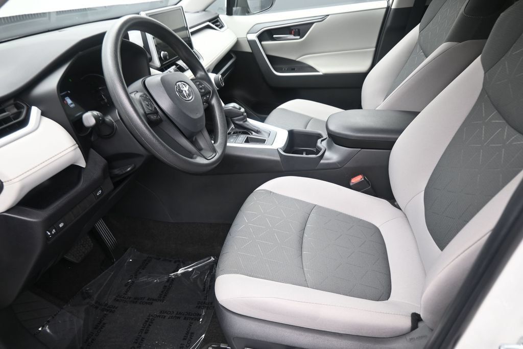 Used 2025 Toyota RAV4 XLE w/ Convenience Package FWD image 12