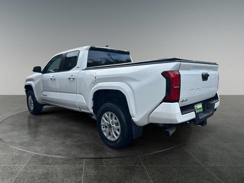 Used 2024 Toyota Tacoma SR5 AWD/4WD image 8