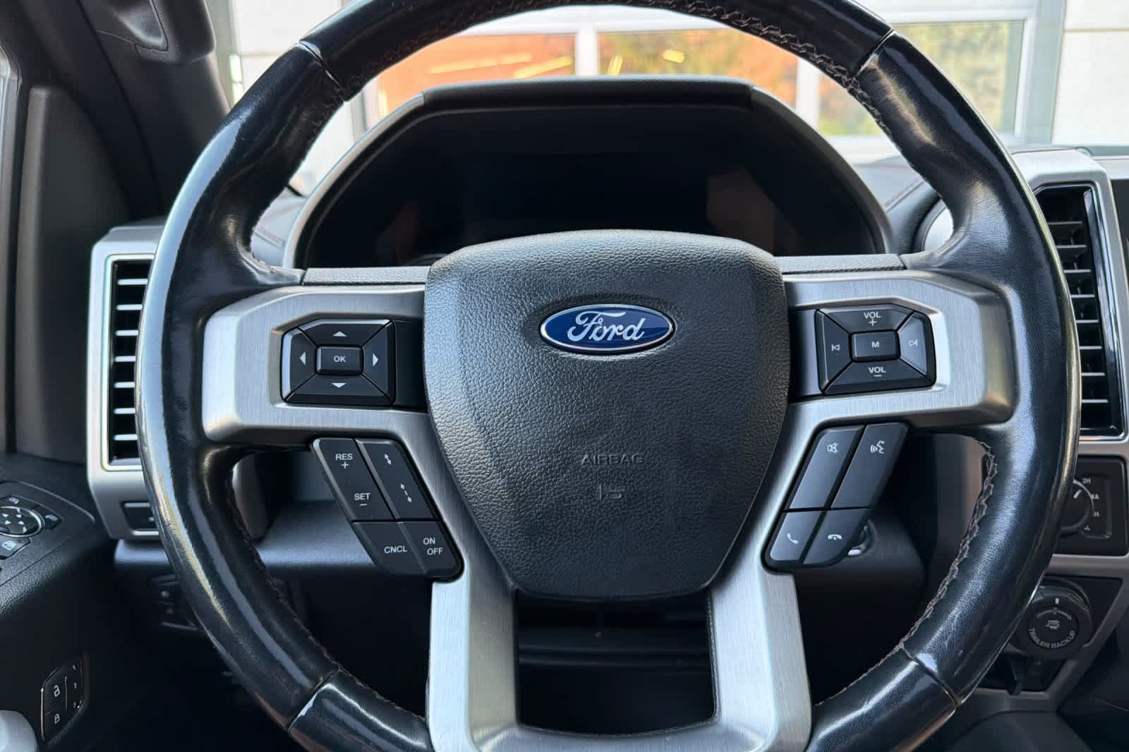 Used 2018 Ford F150 Platinum w/ Equipment Group 701A Luxury AWD/4WD image 25
