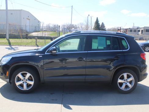 Used 2010 Volkswagen Tiguan SE image 3