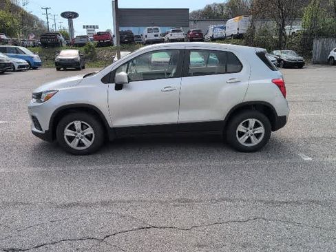 Used 2017 Chevrolet Trax LS AWD/4WD image 2