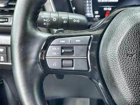 Certified 2025 Honda Pilot Black Edition image 16