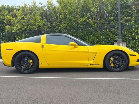 Used 2006 Chevrolet Corvette Coupe w/ Preferred Equipment Group RWD image 3