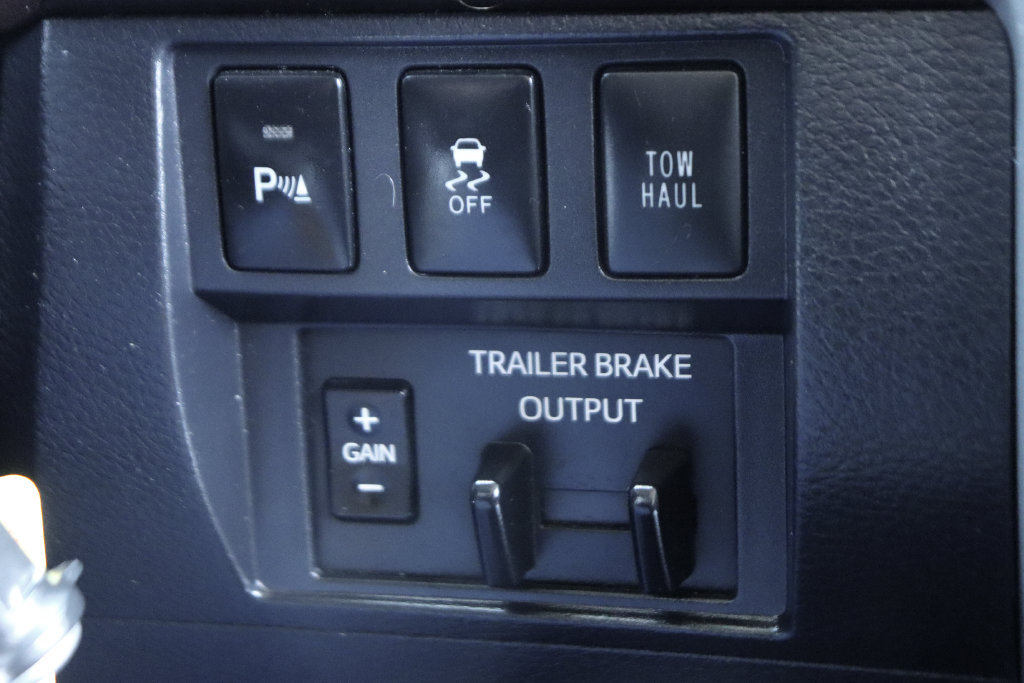 Used 2018 Toyota Tundra Limited w/ Limited Premium Package AWD/4WD image 30